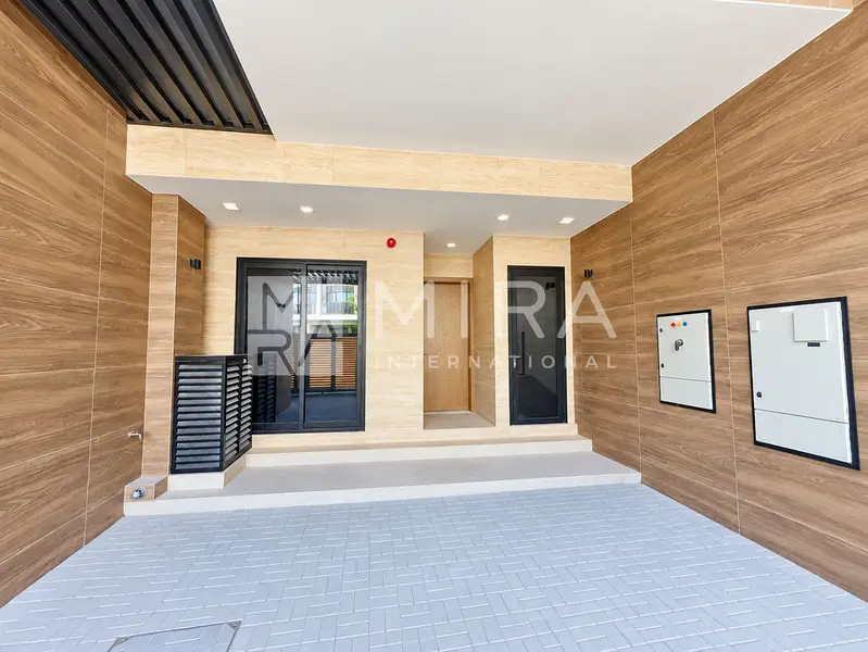 Big PLOT I Unfurnished I Vacant