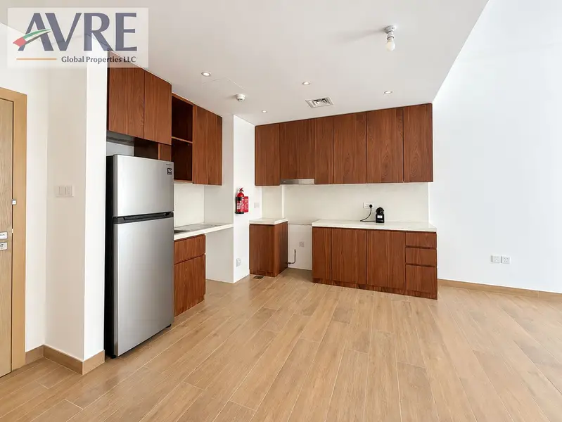 Semi-Furnished | Bright Layout | Direct Waterfront Access