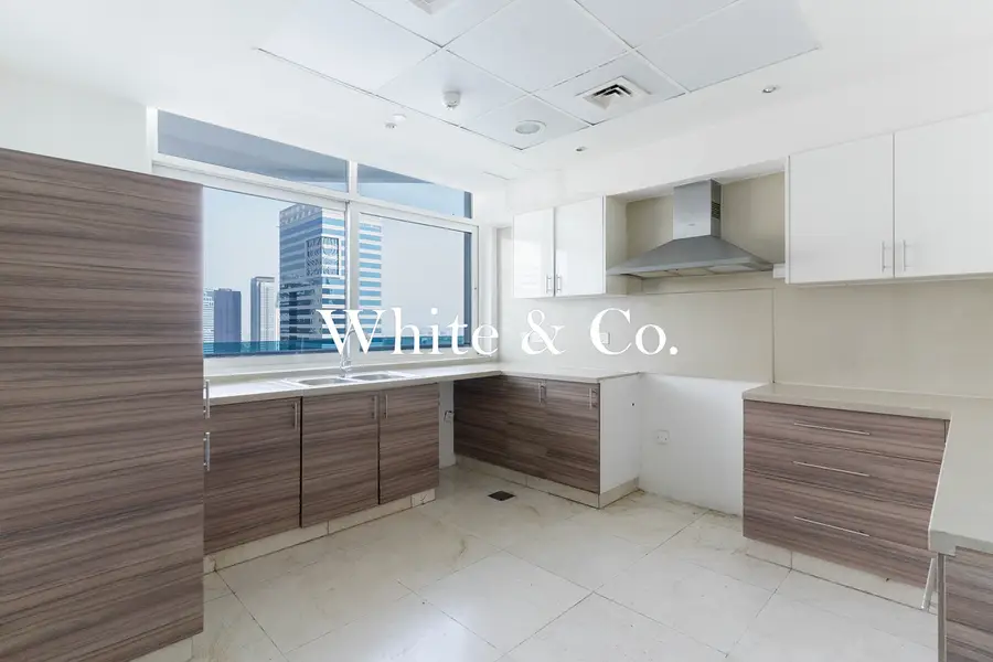 Sunset Views | Direct Marina | Vacant Now