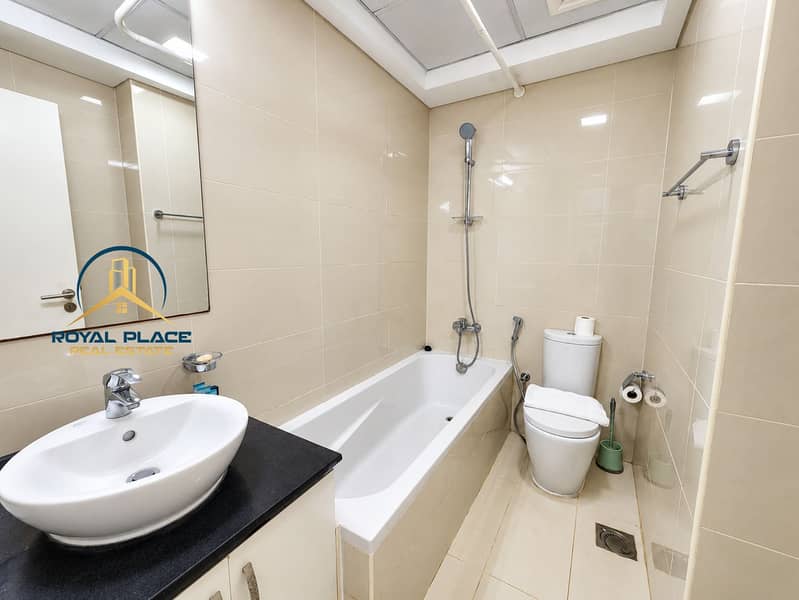13 Naturally bright beige-tile bathroom. png