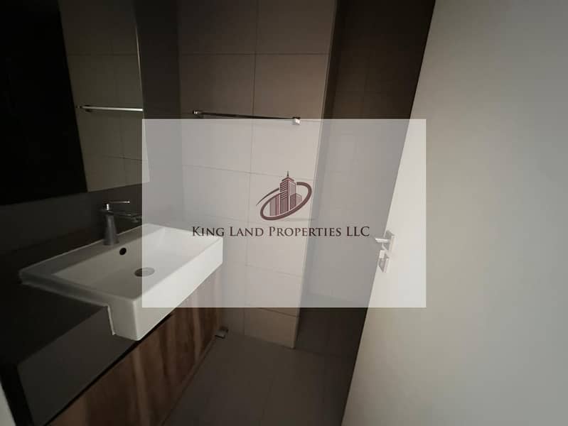 10 6da6d44e-3ef9-49ed-ad38-ff654bd14ca0. jpg