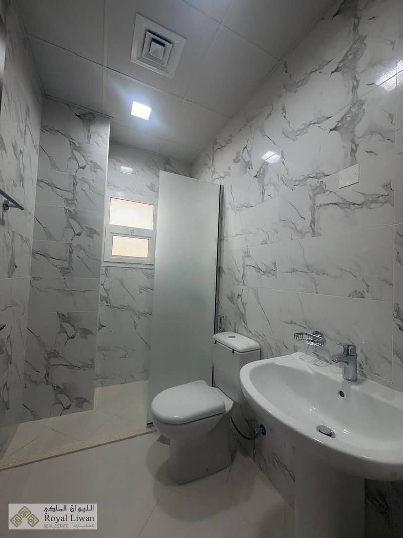 16 edcb212d-1f21-48ef-ad99-094848cf2a05. jpg