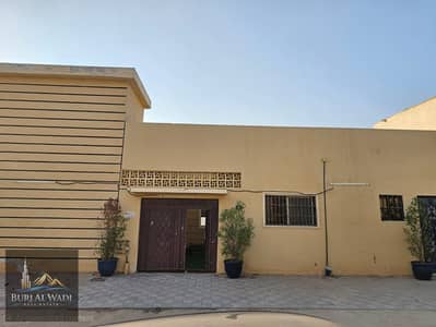 Villa de 3 chambres à à louer à Al Sabkha, Sharjah - لات. jpeg