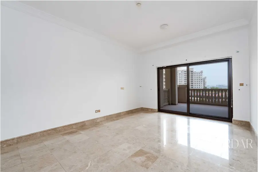 Palm View 1BR | Fairmont South | Spacious Layout