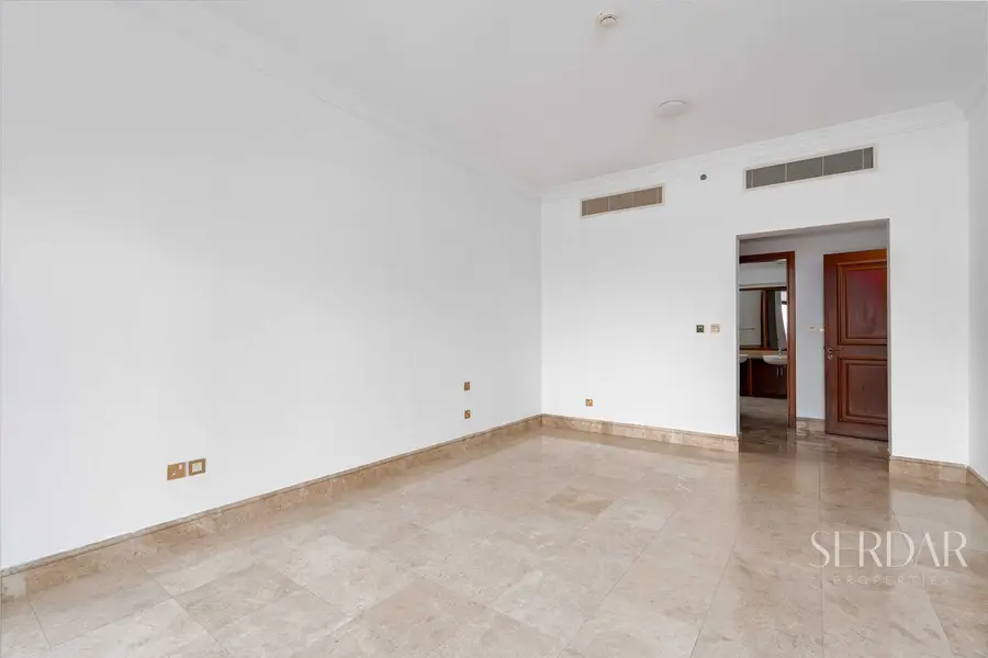 Palm View 1BR | Fairmont South | Spacious Layout
