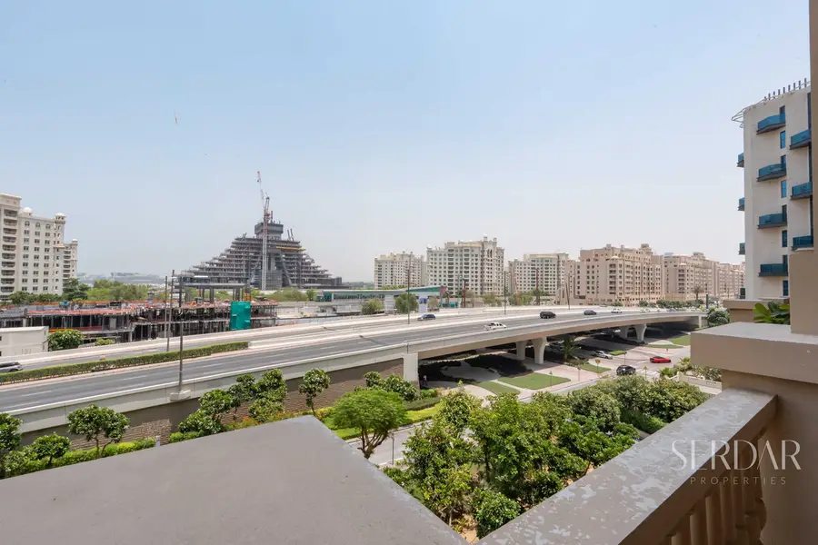 Palm View 1BR | Fairmont South | Spacious Layout