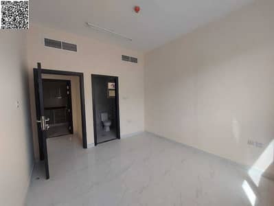 Office in affitto a Al Jurf, Ajman - WhatsApp Image 2026-10-04 at 12.15. 39 PM. jpeg Office in affitto a Al Jurf, Ajman - WhatsApp Image 2026-10-04 at 12.15. 39 PM. jpeg