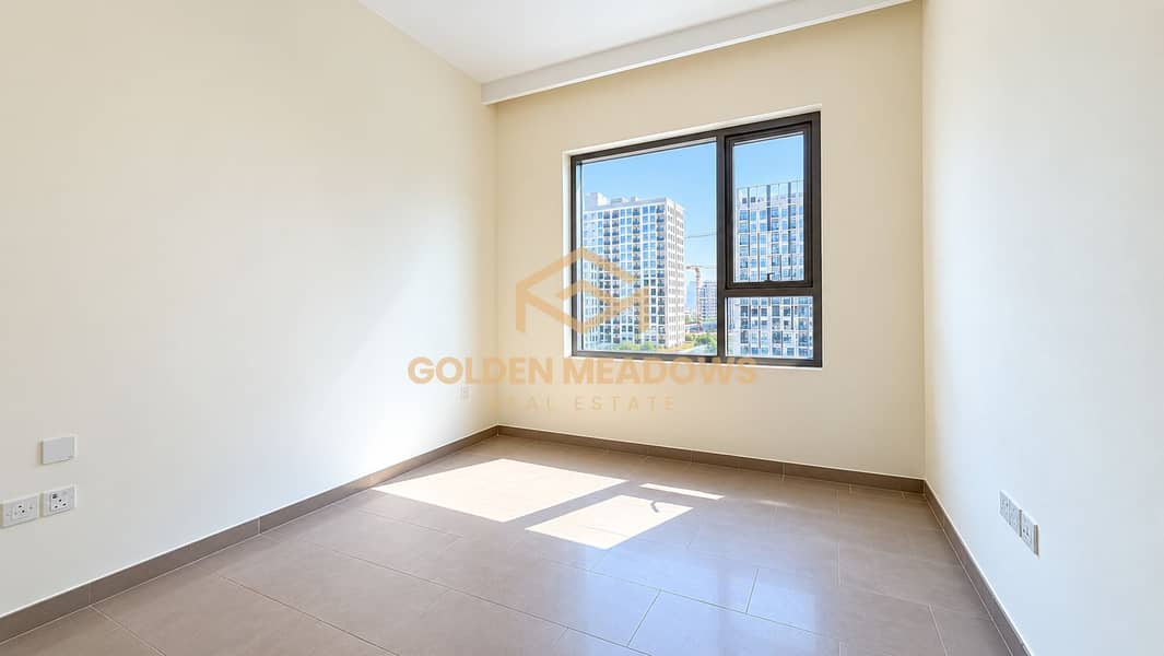 7 Sunlit Empty Modern Apartment Room. png