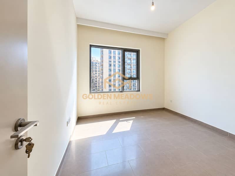 8 Sunlit Empty Room with City Views. png
