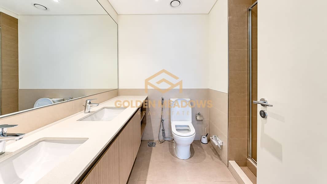 11 Modern Beige-and-White Bathroom Retreat. png
