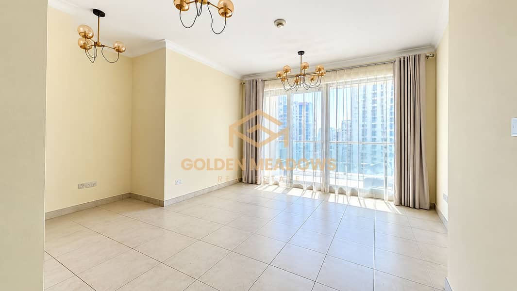 3 Bright Empty Apartment with City Views. png