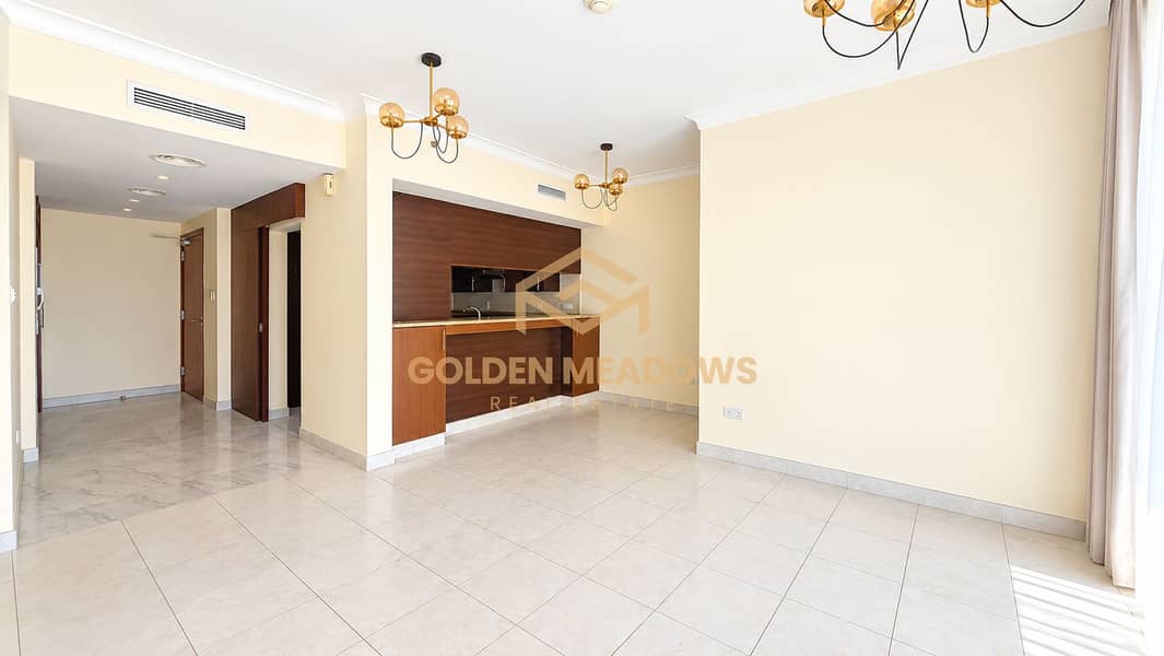 4 Bright Modern Apartment Interior. png