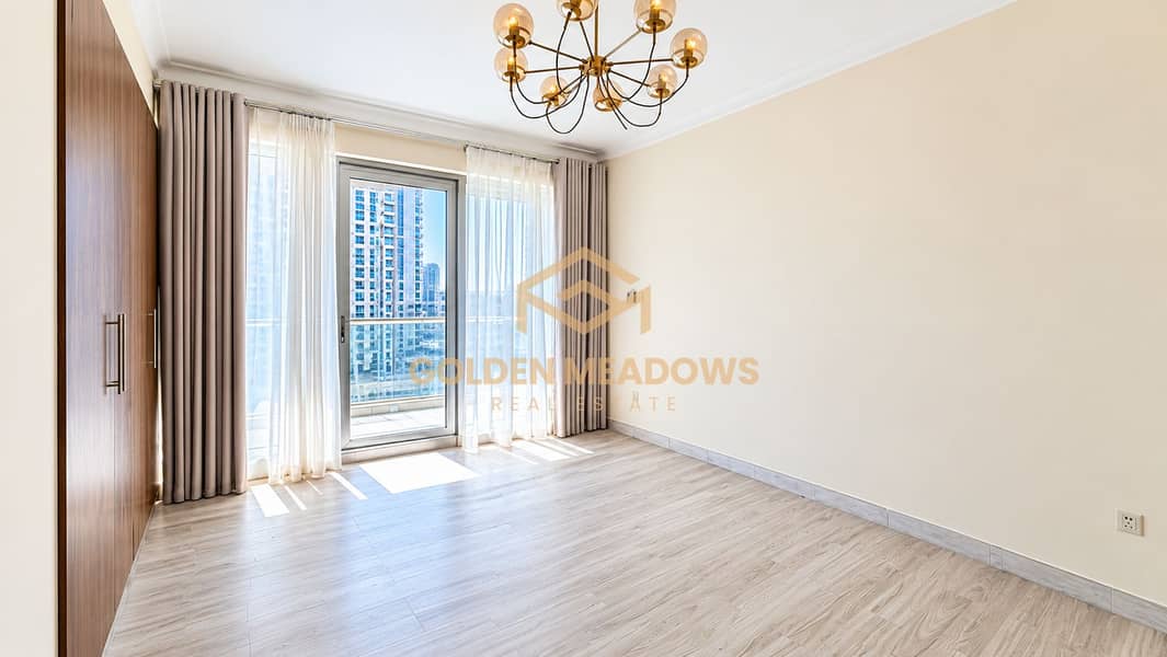 7 Bright Apartment Bedroom with City Views. png