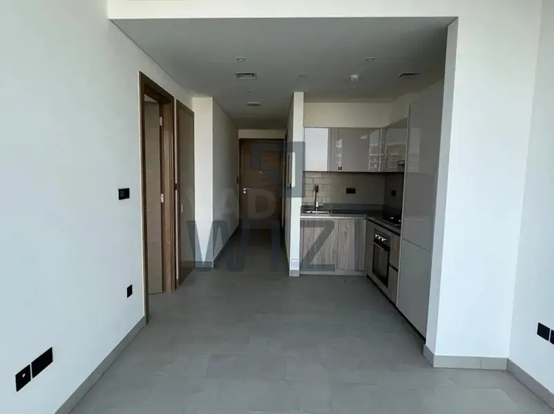 Unfurnished | Mid Floor | Community View
