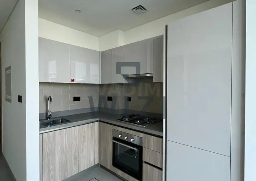 Unfurnished | Mid Floor | Community View
