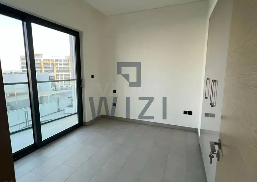 Unfurnished | Mid Floor | Community View