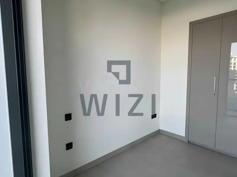 Unfurnished | Mid Floor | Community View