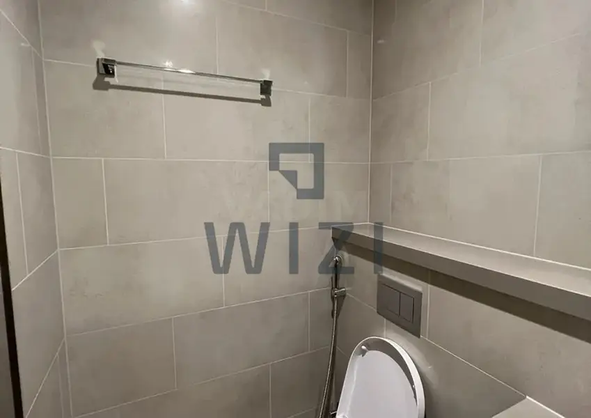 Unfurnished | Mid Floor | Community View