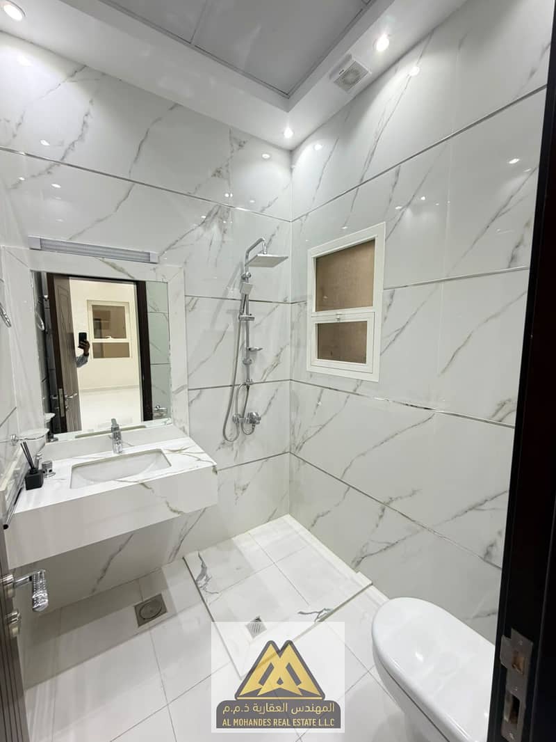 14 41e005d3-acbb-4dd7-b037-6e9a0fe95ed7. jpg