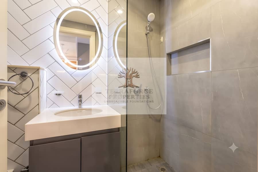 14 Gemini_Generated_Image_4whyfi4whyfi4why. png