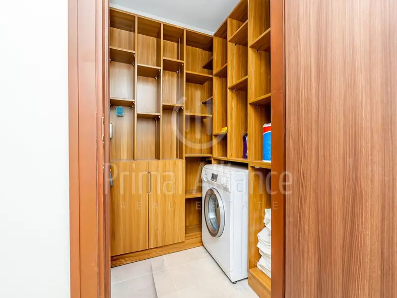 Burj View | Mid Floor | Great Location