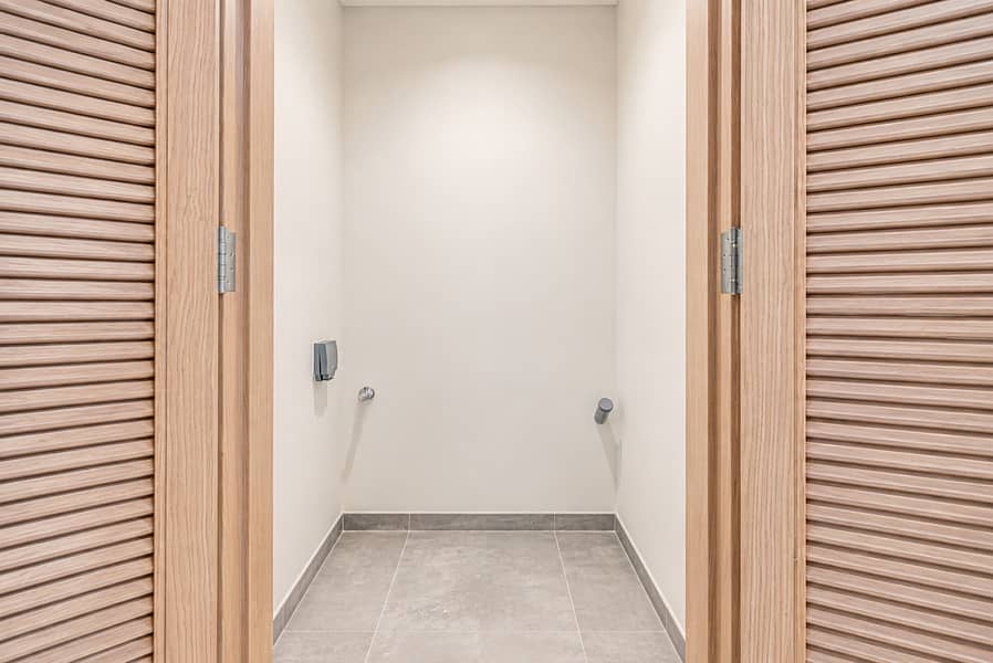 12 B 2805 Peninsula Four Laundry Room. jpeg