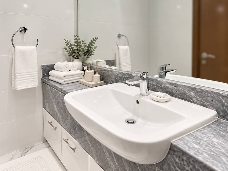 19 Glamorous single-sink hotel bathroom. png