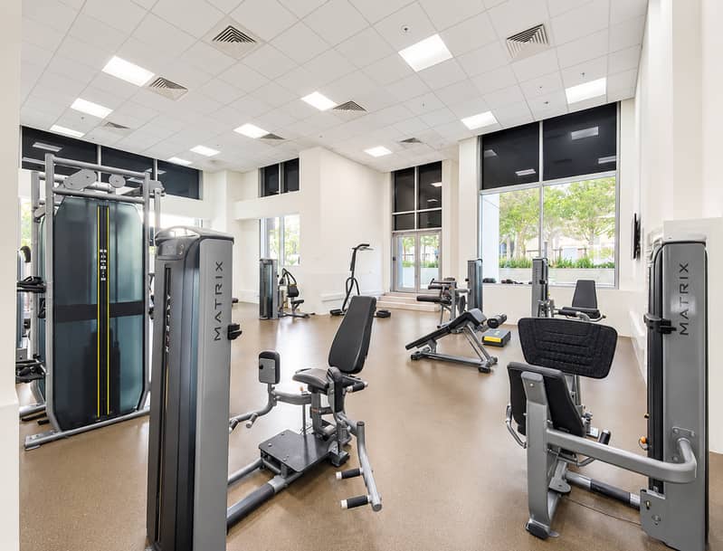 21 Bright upscale gym amenities. png