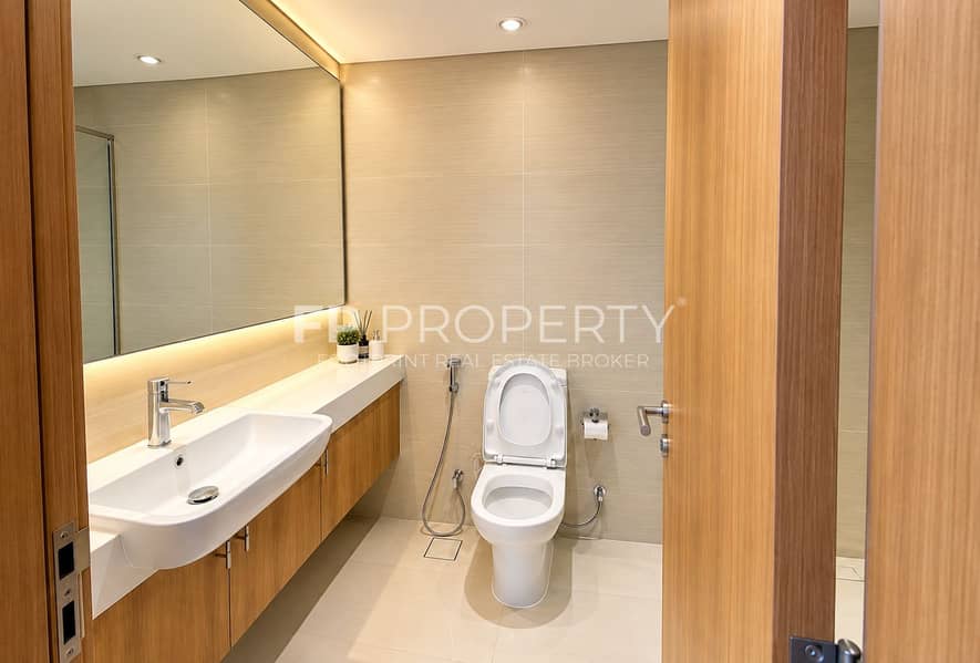 10 Modern Warm-Toned Bathroom Interior. png