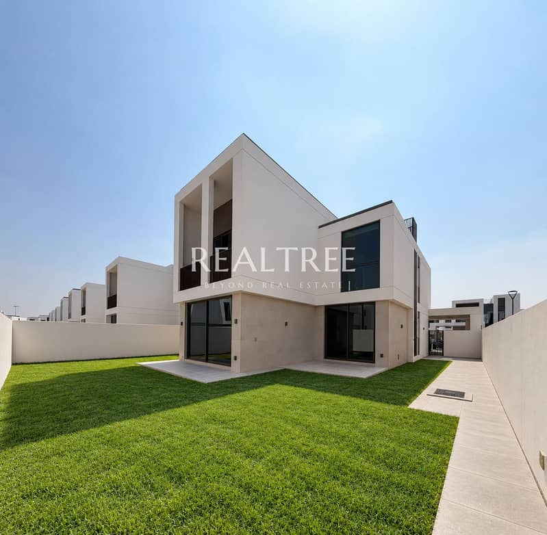 Villa Courtyard with Lawn and Stone Tiles. png Villa Courtyard with Lawn and Stone Tiles. png