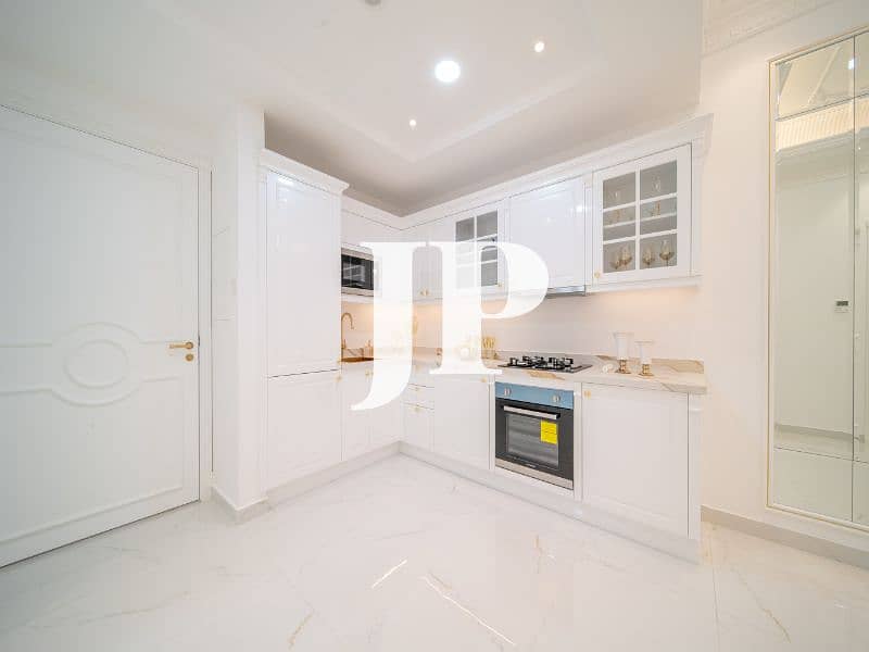 4 Kitchen 2. jpg