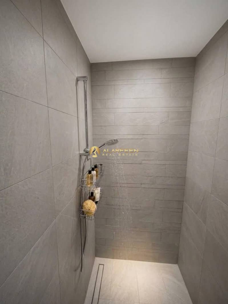 8 Listing (6). jpeg