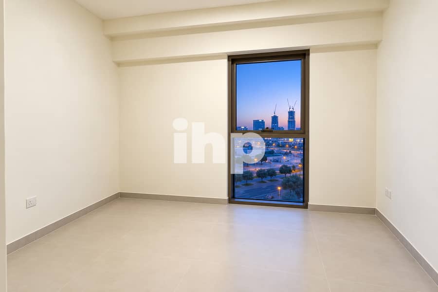 3 a_clean_empty_modern_interior_room_photographed. jpg