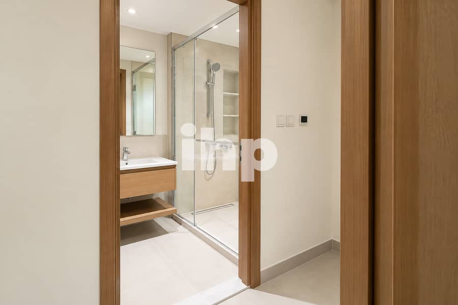 10 interior_architectural_photo_seen_from_a_hallway_l. jpg