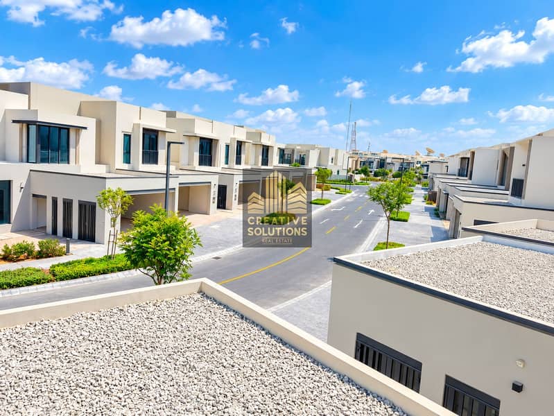 2 Sunny Modern Villa Neighborhood. png