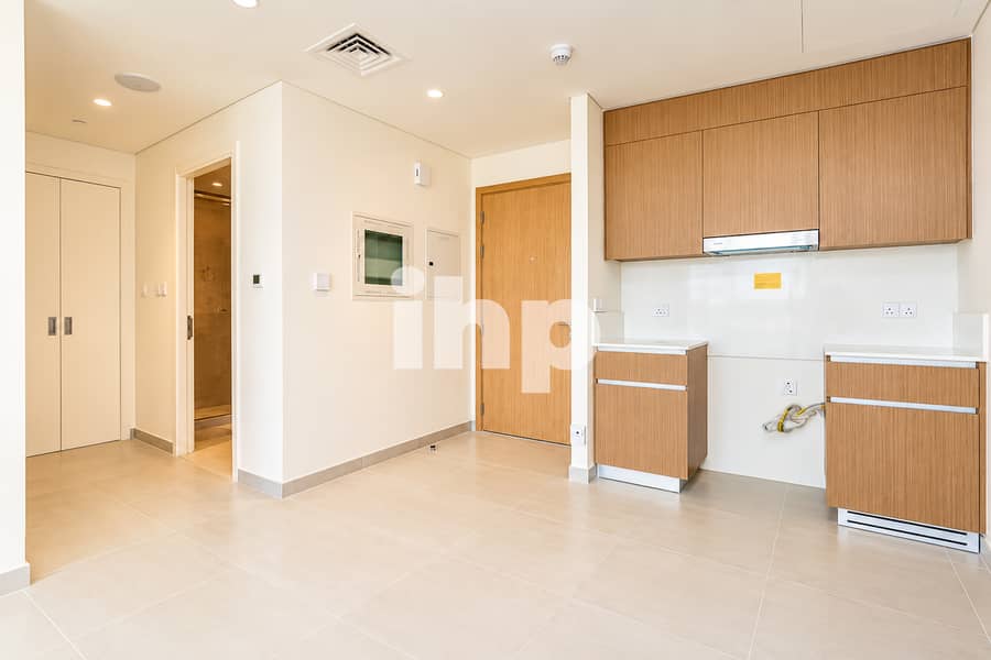 4 wide_angle_well_lit_interior_photograph_of_a_mode. jpg