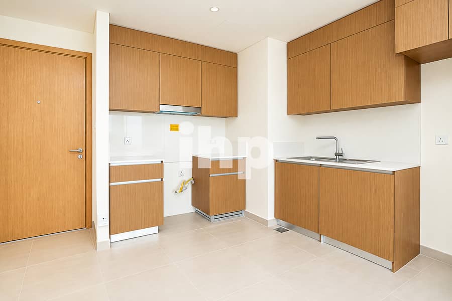 6 wide_clean_modern_minimal_kitchen_interior_phot. jpg
