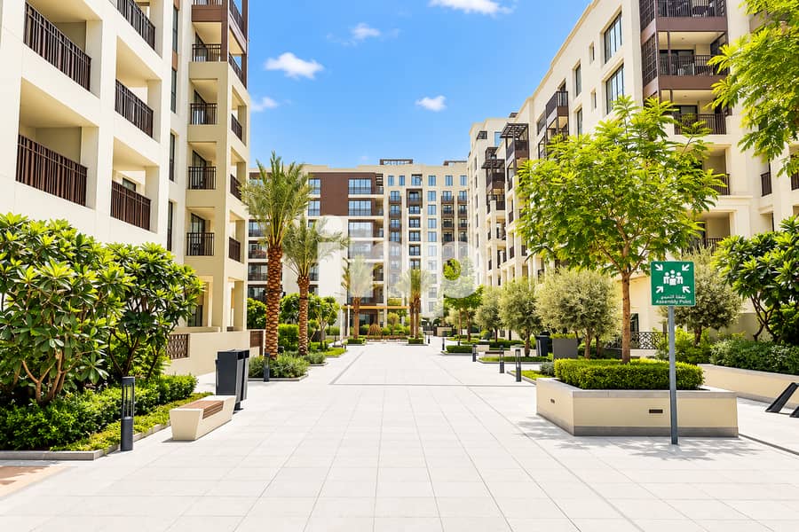 12 wide_crisp_sunny_exterior_courtyard_residential. jpg