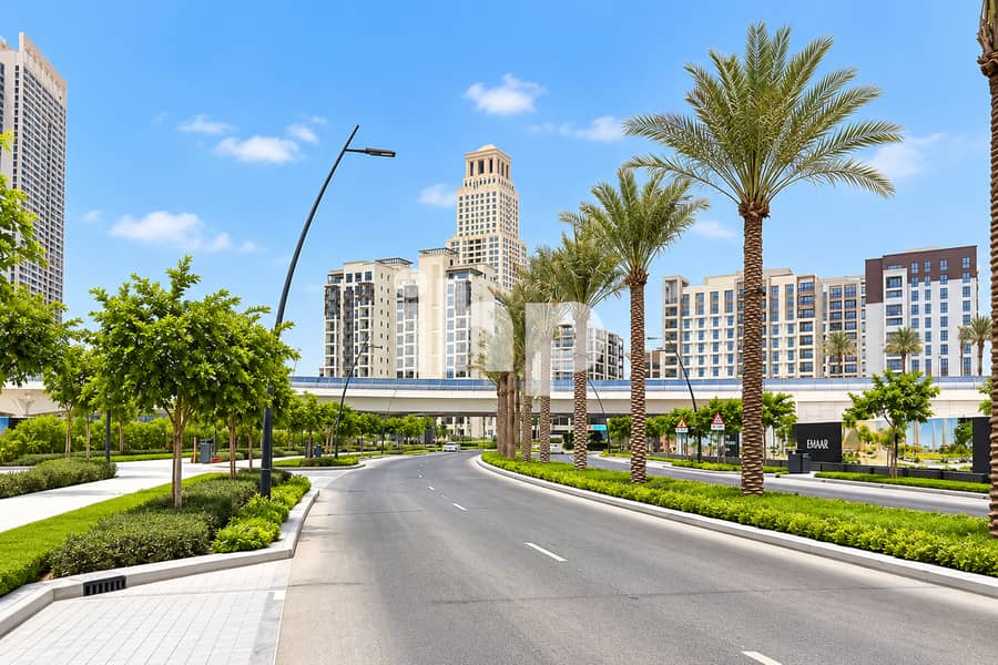 14 wide_bright_urban_cityscape_street_scene_in_dayli. jpg