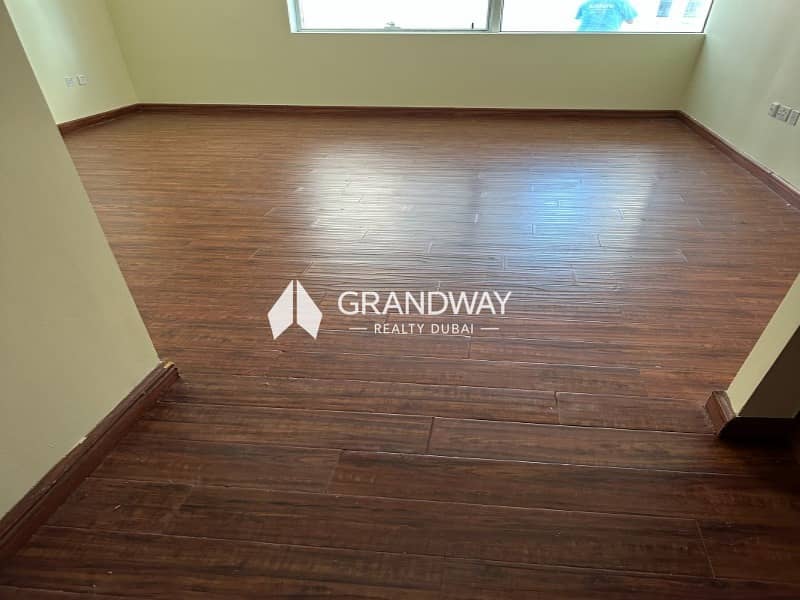 11 Bright 2BR | Great Amenities | Contemporary Living — photo 11