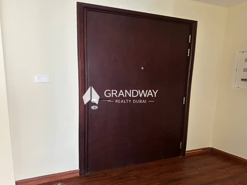 12 Bright 2BR | Great Amenities | Contemporary Living — photo 12
