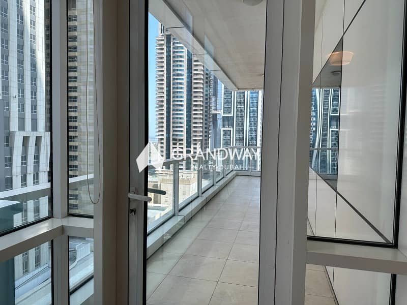 13 Bright 2BR | Great Amenities | Contemporary Living — photo 13