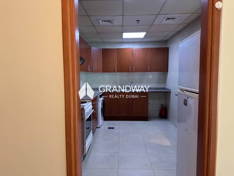 17 Bright 2BR | Great Amenities | Contemporary Living — photo 17