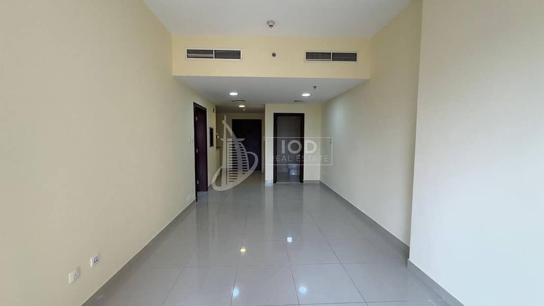 Pool view| Vacant | Spacious Layout Pool view| Vacant | Spacious Layout