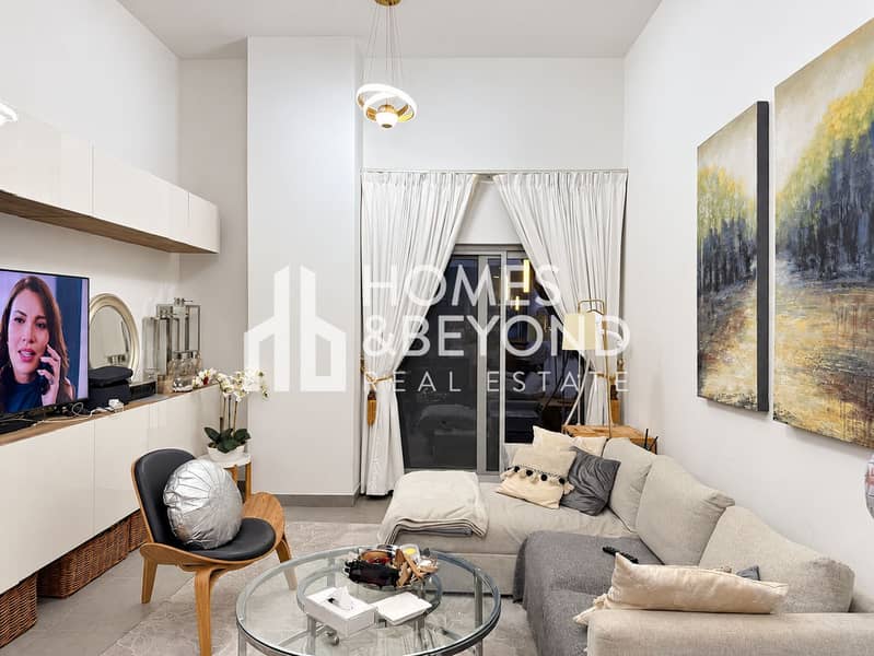 6 Refined bedroom with white curtains-2. png