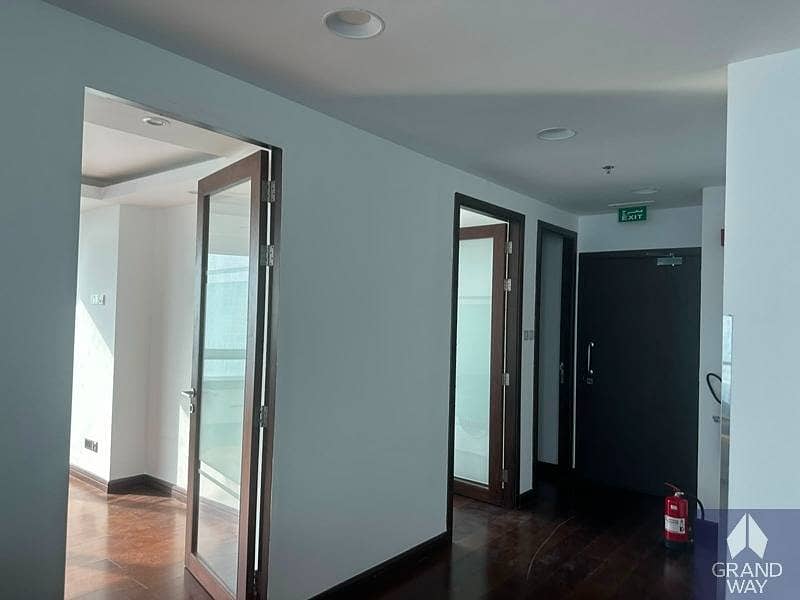 20 Modern Office | Regal Tower I Close to metro — photo 20