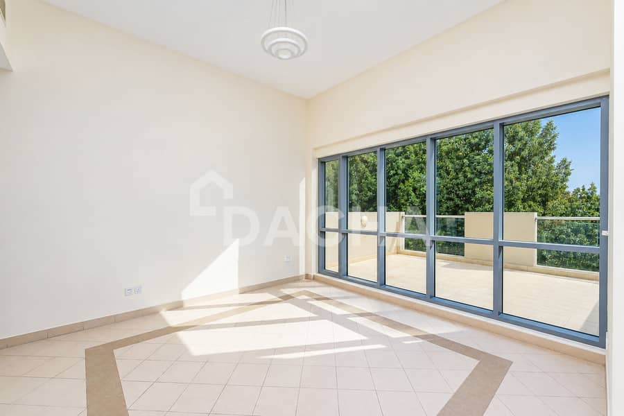 Rare Big Terrace | The Views | Large 2 Bed Study Rare Big Terrace | The Views | Large 2 Bed Study