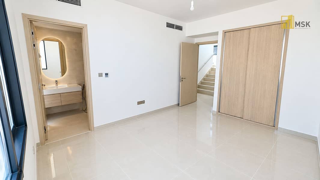 10 Minimalist Modern Bedroom Interior. png