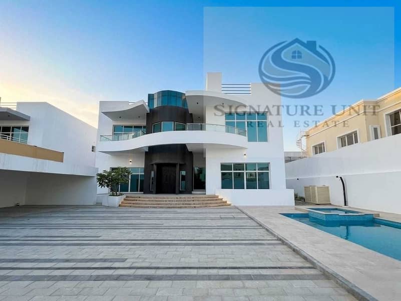 LUXURY 5BR VILLA | POOL | MAJLIS | LIVING & DINING LUXURY 5BR VILLA | POOL | MAJLIS | LIVING & DINING