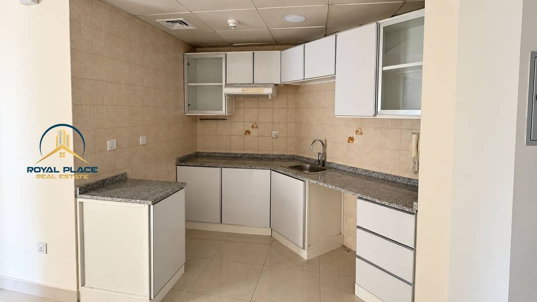 6 Clean Modern Kitchen Nook. png